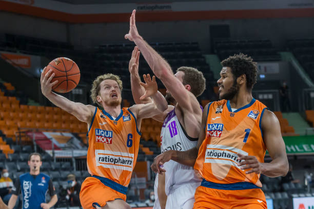 尽管对手实 尽管对手实